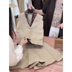 批发夏日绝美<b class='q'>套装</b>穿搭女欧货复古老钱风超好看米色亚麻马甲短裤两件套