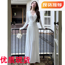 批发蕾丝拼接纯欲风v领长袖连衣裙女秋季<b class='q'>修身</b>收腰裙子设计感大摆长裙