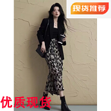 批发2025秋季高级感穿搭一整套通勤<b class='q'>职业</b>风黑色西装上衣印花半裙套装