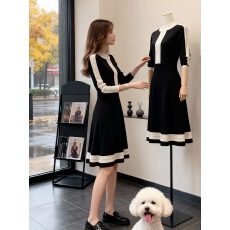 批发针织连衣裙女2026秋冬新款撞色修身显瘦中长款淑女风小黑裙