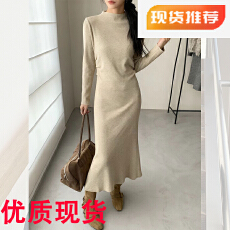 韩国燕麦色褶皱鱼尾针织连衣裙女秋冬季超好看收腰显瘦内搭打底裙
