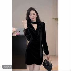 批发圆脸酥月光诗集温柔飘带+交叉V领压褶丝绒<b class='q'>连衣裙</b>女