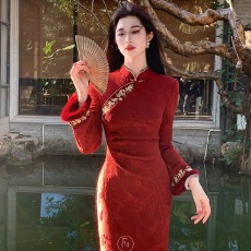 批发加绒加厚新中式红色订婚<b class='q'>礼服</b>改良旗袍女冬装刺绣敬酒服连衣<b class='q'>裙</b>