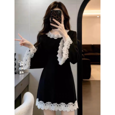 风蕾丝拼接圆领连衣裙女秋冬A字裙