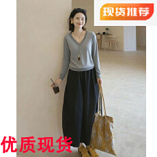 批发韩系早<b class='q'>秋</b>穿搭一整套时尚chic高级感灰色T恤黑色半身裙套装女