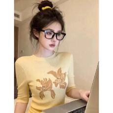 批发甜美减龄圆领花朵图案中袖T恤2026早<b class='q'>春</b>新款韩系多巴胺小上衣女装