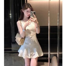 批发法式V领钩花<b class='q'>镂空</b><b class='q'>连衣裙</b>女春2026修身无袖名媛气质蕾丝短裙