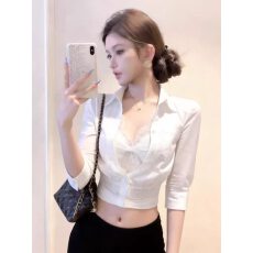 批发纯欲风白色绝美polo领<b class='q'>衬衫</b>女早春收腰蕾丝<b class='q'>修身</b><b class='q'>衬衣</b>性感漏脐短上衣