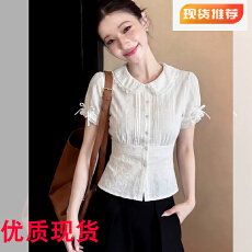 批发白色蕾丝拼接<b class='q'>娃娃领</b>短袖<b class='q'>衬衫</b>女夏季设计感巨好看绝美小泡泡袖上衣