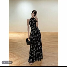 批发JIJINQI法式碎花挂脖<b class='q'>连衣裙</b>夏季新款贵气气质长裙女