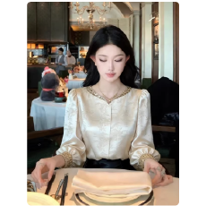 批发新中式时尚百搭桃心V领气质<b class='q'>上衣</b>女2025秋季新款国风设计长袖<b class='q'>衬衫</b>