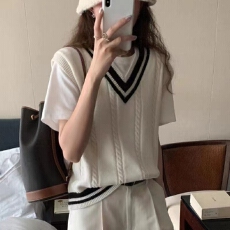 批发学院风撞色V领针织马甲女春秋新款2026叠穿坎肩无袖<b class='q'>毛衣</b><b class='q'>背心</b>外搭