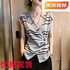 批发韩系通勤风条纹V领短袖<b class='q'>衬衫</b>女休闲收腰设计感别致上衣2026夏新款