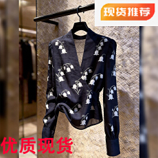 批发法式藏青色印花<b class='q'>衬衫</b>女长袖V领设计感小众气质显瘦通勤百搭上衣春