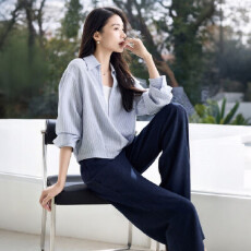 批发求职季高级假两件<b class='q'>衬衫</b>2026秋女装拼接撞色条纹宽松<b class='q'>时尚</b>通勤上衣