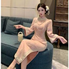 批发新中式秋冬款国风气质温柔好看高级珠链蕾丝<b class='q'>改良</b><b class='q'>旗袍</b>少女感连衣裙