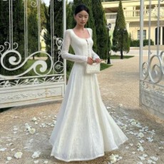 批发VENUIE复古方领长袖收腰连衣<b class='q'>裙</b>米杏色大A摆长<b class='q'>裙</b><b class='q'>日常</b>可穿轻<b class='q'>礼服</b><b class='q'>裙</b>