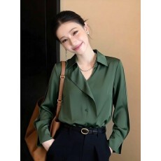 批发绿色V领<b class='q'>衬衫</b>女士2026春秋新款轻奢高级感减龄宽松显瘦打底衫上衣