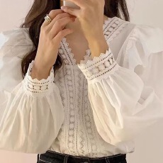 批发韩国chic早秋法式<b class='q'>上衣</b>气质蕾丝花边V领拼接荷叶边宽松<b class='q'>泡泡袖</b>衬衫