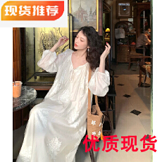 批发<b class='q'>连衣裙</b>女夏装2026秋季新款高级法式流行<b class='q'>白色</b>气质海边度假刺绣长裙