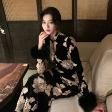 批发轻奢新中式黑色刺绣修身<b class='q'>连衣裙</b>女2026年秋季收腰显瘦气质包臀长裙
