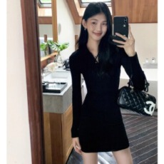 批发MULVAN 黑色POLO针织<b class='q'>连衣裙</b>女长袖新款v领修身性感包臀短裙打底裙