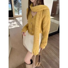 批发2025秋<b class='q'>冬</b>新款时尚气质百搭显瘦短款针织衫女休闲上衣围巾两件套