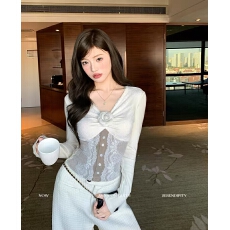 批发地球店米白色复古<b class='q'>立体</b><b class='q'>花朵</b>高级感T恤女冬韩系蕾丝拼接针织打底衫