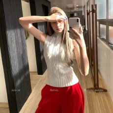 批发8uioio 樱桃利口酒麻花针织套头背心女2025新款冬季显瘦<b class='q'>打底</b>上衣