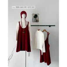 批发新年红色显白减龄套装女秋冬<b class='q'>宽松</b>显瘦吊带裙磨毛高领打底衫两件套