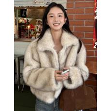 批发2025秋冬新款环保狐狸毛皮草外套女高级宽松毛毛大衣外套托卡短款