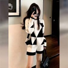 韩系新款秋冬慵懒风穿搭气质显瘦格纹休闲白色针织上衣裤子两件套