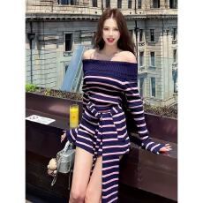 批发性感条纹露肩长袖针织衫女2025年秋季新款时尚抽绳高腰短裤三件套