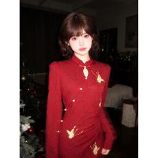 批发新中式设计感出席重要场合漂亮的裙子红色蝴蝶刺绣旗袍连衣裙女冬