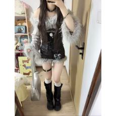 批发美式辣妹设计感毛毛拼接<b class='q'>皮短裤</b>女2026春季新款修身显瘦包臀热裤潮