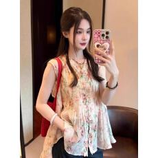 批发洋气减龄印花v领无袖背心<b class='q'>衬衫</b>女夏季海边度假风木耳边拼接上衣