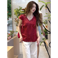 批发2026<b class='q'>新款</b>夏季轻奢高级感独特漂亮<b class='q'>雪纺上衣</b>红色v领波点短袖衬衫女