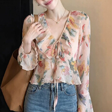 批发法式荷叶边V领碎花雪纺衬衫2026春季新款<b class='q'>喇叭袖</b>娃娃衫上衣女