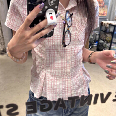 批发韩系粉色<b class='q'>格子</b>正肩短袖<b class='q'>衬衫女</b>夏季2026新款甜辣妹短款掐腰衬衣上衣