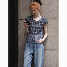 批发复古法式<b class='q'>格子</b>短款衬<b class='q'>衫</b>女夏新款木耳边甜美减龄修身学院风上衣小<b class='q'>衫</b>