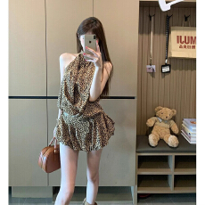 批发性感露背豹纹挂脖无袖连衣<b class='q'>裙</b>女夏季美式辣妹气质御姐风收腰短<b class='q'>裙</b>子