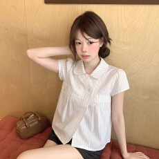 批发日常通勤风娃娃领<b class='q'>白色</b>条纹短袖<b class='q'>衬衫</b>女夏季新款小众气质显瘦设计感