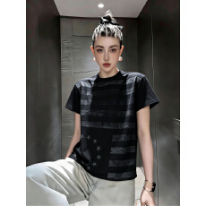 批发2026夏季新款时尚美式<b class='q'>街头</b>黑色旗帜印花短袖T恤女修身设计感上衣