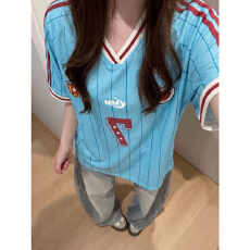批发2026夏季新款情侣款球服女生美式V领撞色运动小众休闲<b class='q'>T</b><b class='q'>恤</b>短袖球衣
