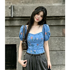 批发法式复古显瘦碎花方领短袖衬衫蓝色女夏泡泡袖修身气质打底衫上衣