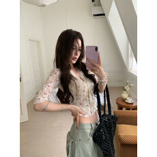 批发蕾丝V领系带碎花中袖打底衫女夏季纯欲风修身显瘦外穿甜美上衣ins