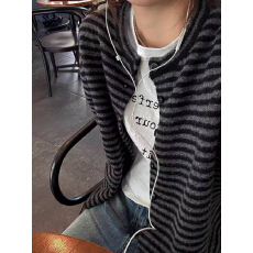 批发高级感黑灰条纹毛衣女2026年秋季新款韩系小个子短款<b class='q'>针织</b><b class='q'>开衫外套</b>