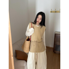 批发chic韩系针织<b class='q'>马甲</b>女早秋镂空抽绳收腰无袖背心叠穿软糯毛衣坎肩女