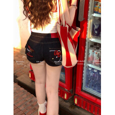 批发<b class='q'>胖</b><b class='q'>mm</b><b class='q'>美式</b>甜辣风刺绣牛仔短裤女夏季新款高腰包臀a字热裤