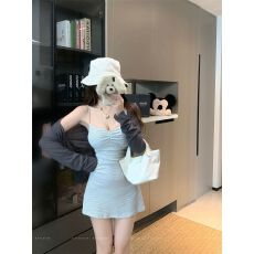 批发褶皱吊带<b class='q'>连衣裙</b>女秋季修身收腰条纹裙子纯欲风显瘦包臀短裙